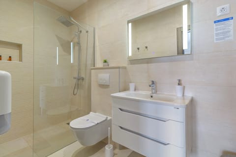 Triple Room (Comfort Triple Room with Balcony and ) | Bathroom | Shower, towels