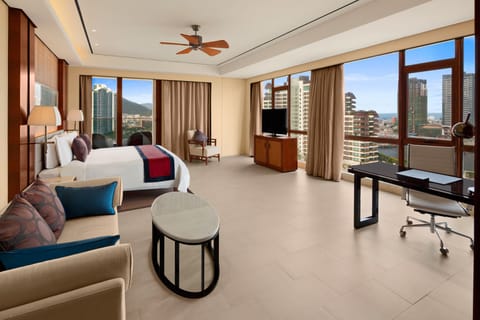 Premium Room, 1 King Bed, Smoking, Club Lounge Access (Bay View) | Premium bedding, in-room safe, desk, blackout drapes