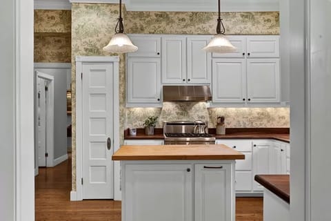 Beautiful Chef's Kitchen which is fully stocked for cooking.