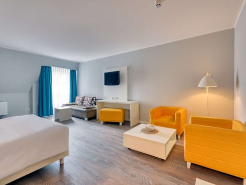 Family Suite, 1 Double Bed with Sofa bed | Desk, soundproofing, iron/ironing board, free WiFi