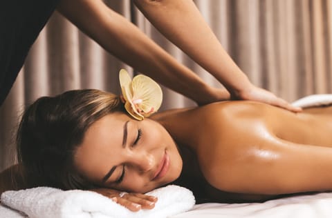 Couples treatment rooms, body treatments, aromatherapy