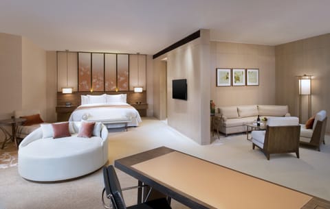 Deluxe Suite, 1 King Bed (with Round Daybed) | In-room safe, desk, laptop workspace, free cribs/infant beds