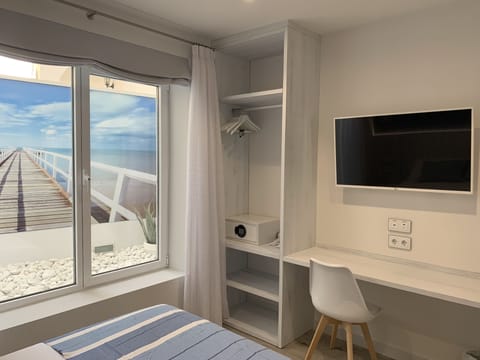 Superior Double Room, Balcony | Television