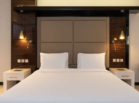 Suite, Pool View | Premium bedding, minibar, in-room safe, desk