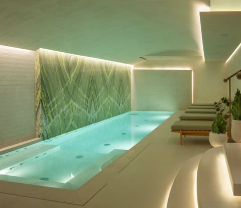 Couples treatment rooms, sauna, spa tub, steam room, Turkish bath