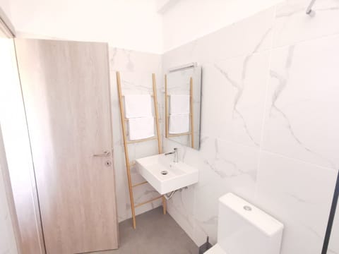 Double Room, Garden View | Bathroom | Shower, free toiletries, hair dryer, towels