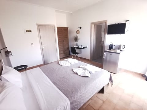 Double Room, Garden View | In-room safe, iron/ironing board, free WiFi, bed sheets