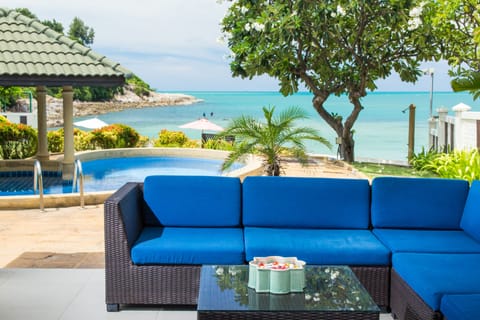 5 Bedrooms Beachfront Exclusive Grand Villa Deluxe | Garden view