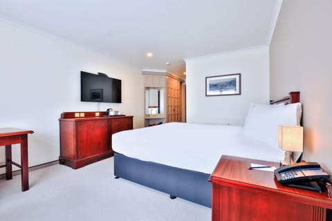 In-room safe, laptop workspace, iron/ironing board