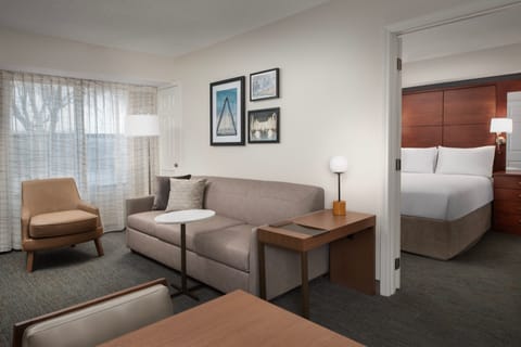 Suite, 2 Bedrooms | Desk, soundproofing, iron/ironing board, free cribs/infant beds