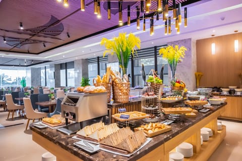 Daily full breakfast (VND 350000 per person)