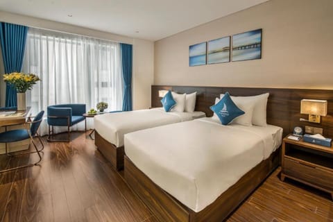 Premier Twin Room | Minibar, in-room safe, soundproofing, iron/ironing board