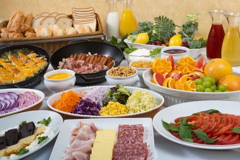 Daily buffet breakfast (JPY 1500 per person)