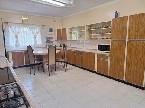 House | Private kitchen | Fridge, microwave, oven, stovetop