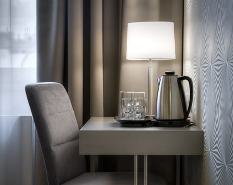 Standard Double Room | Hypo-allergenic bedding, Select Comfort beds, minibar, in-room safe