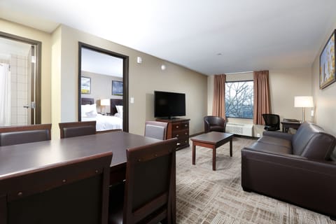 Business Suite | Living area | 50-inch flat-screen TV with cable channels, TV