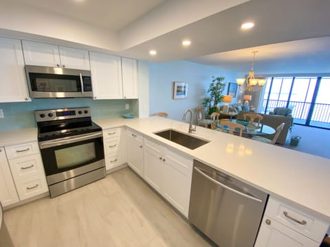 Deluxe Condo, 2 Bedrooms, 2 Bathrooms (Waterfront) | Private kitchen | Full-size fridge, microwave, oven, stovetop