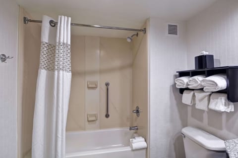 Room, 1 Queen Bed, Accessible, Bay View (Bathtub) | Bathroom | Combined shower/tub, hair dryer, towels, soap