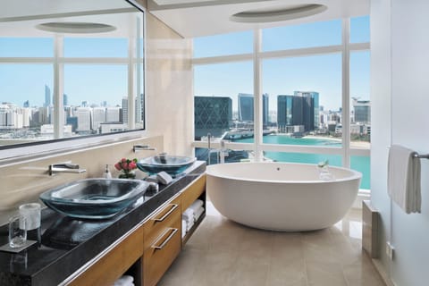 Presidential Suite | Bathroom | Separate tub and shower, free toiletries, hair dryer, bathrobes