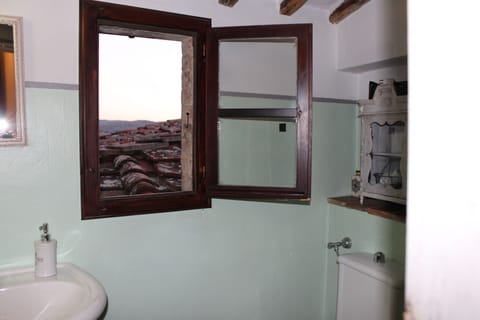 Superior Double Room (La Soffitta) | Bathroom | Shower, designer toiletries, hair dryer, bidet