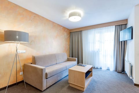 Deluxe Quadruple Room, 1 Bedroom, Non Smoking | Living area | Flat-screen TV