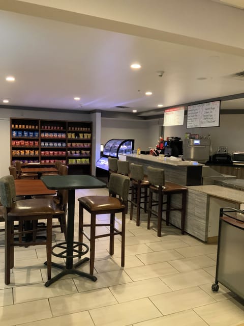 Daily cooked-to-order breakfast (USD 12 per person)