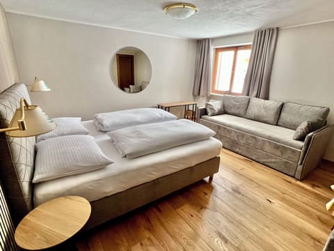 Comfort Triple Room, 1 Bedroom, Non Smoking, Mountain View | Individually decorated, desk, blackout drapes, free WiFi