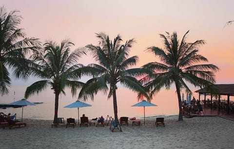 Private beach, sun loungers, beach umbrellas, beach towels