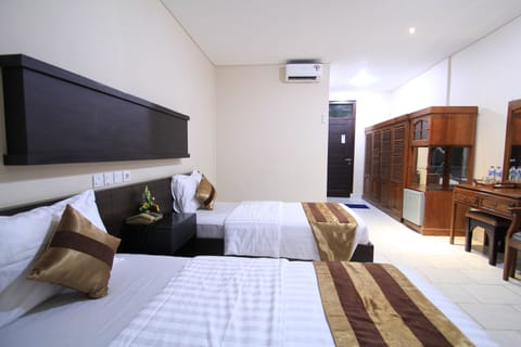 Desk, rollaway beds, free WiFi, bed sheets