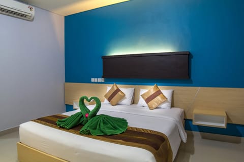 Deluxe Double or Twin Room | Desk, rollaway beds, free WiFi, bed sheets