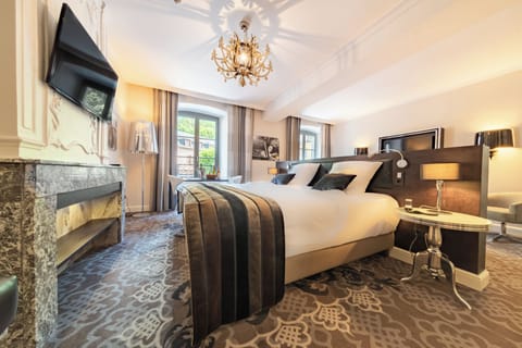 Suite Château | Premium bedding, Select Comfort beds, in-room safe, desk