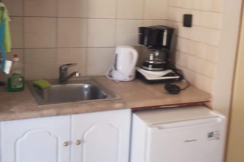 Fridge, stovetop, coffee/tea maker, electric kettle