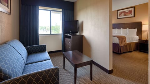 Suite, 1 King Bed, Non Smoking, River View (Oversized Room) | In-room safe, desk, blackout drapes, iron/ironing board