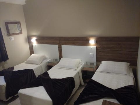 Deluxe Triple Room | Minibar, desk, free WiFi, bed sheets