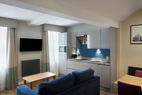 Studio, 1 Double Bed | In-room safe, desk, blackout drapes, iron/ironing board