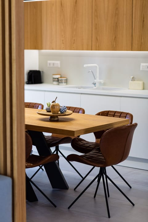 Classic elegance for celebrated dinning.