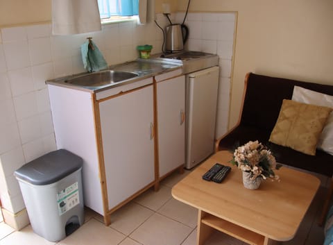 Basic Studio, 1 Bedroom | Private kitchen | Full-size fridge, microwave, stovetop, electric kettle