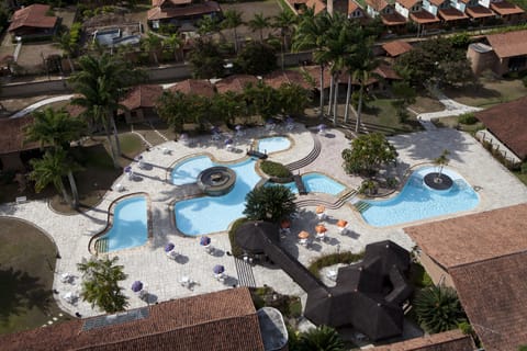 7 outdoor pools, free cabanas, pool umbrellas