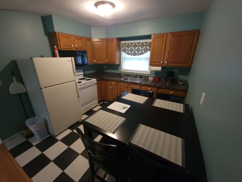 Full Kitchen 1