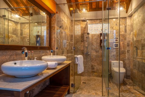 Family Suite | Bathroom | Separate tub and shower, deep soaking tub, designer toiletries