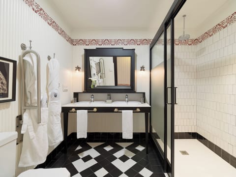 Deluxe Double Room | Bathroom | Eco-friendly toiletries, hair dryer, bathrobes, slippers