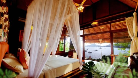 Sky Cottage Villa | Minibar, in-room safe, rollaway beds, bed sheets