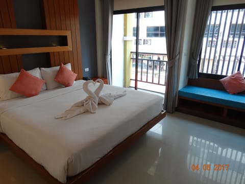 Standard Double Room, 1 Bedroom | In-room safe, blackout drapes, iron/ironing board