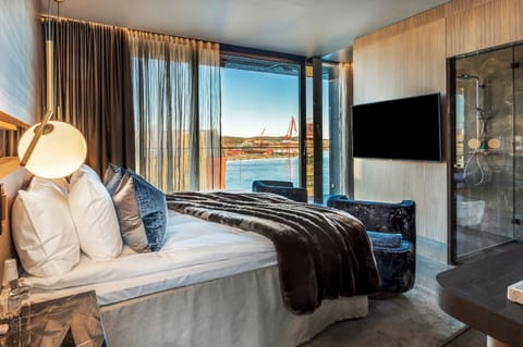 Penthouse - min. age 25+ | Egyptian cotton sheets, premium bedding, pillowtop beds, minibar