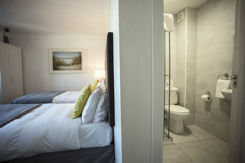 Basic Twin Room | Desk, iron/ironing board, free WiFi, bed sheets