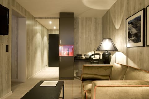 Junior Suite | Minibar, in-room safe, desk, free WiFi