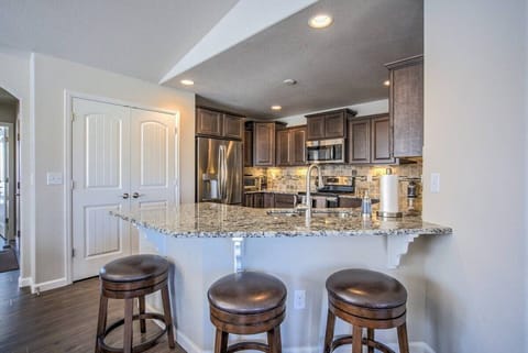 With additional seating at the counter