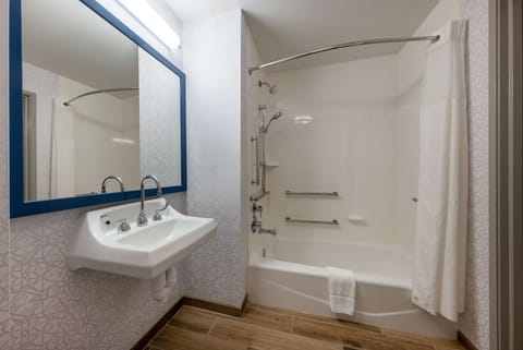 Room, 2 Queen Beds, Accessible, Bathtub | Bathroom | Combined shower/tub, hydromassage showerhead, free toiletries