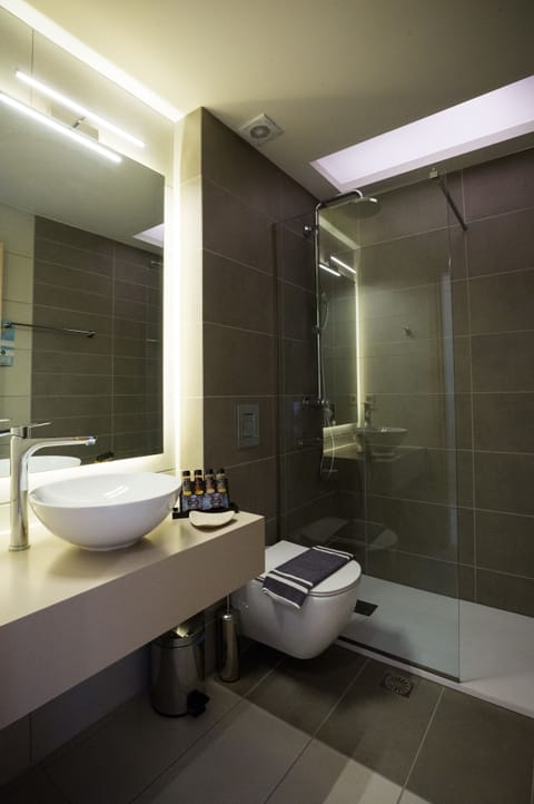 Family Room, Front Sea View | Bathroom | Free toiletries, hair dryer, towels