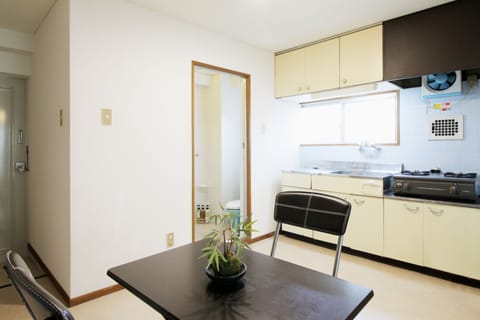 Condo, 1 Bedroom (701) | In-room dining